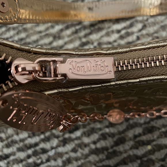 🆕️Von Dutch Gold Metallic Mini Shoulder Bag Y2K Logo Purse w/ Chain Strap - Picture 8 of 12